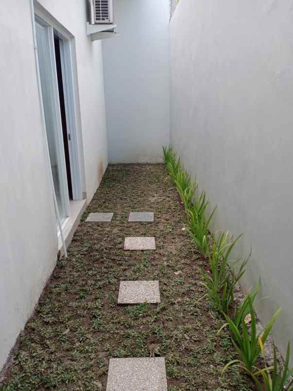 rumah minimalis belakang umy