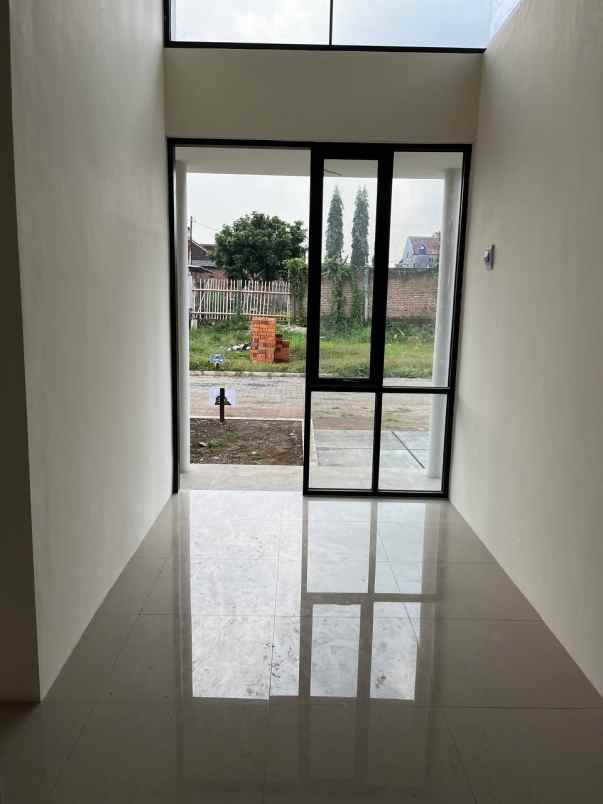 rumah minimalis hanya 5 menit ke bandara abd saleh