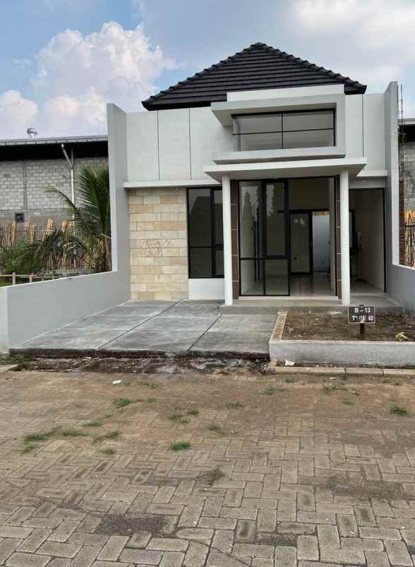 rumah minimalis hanya 5 menit ke bandara abd saleh