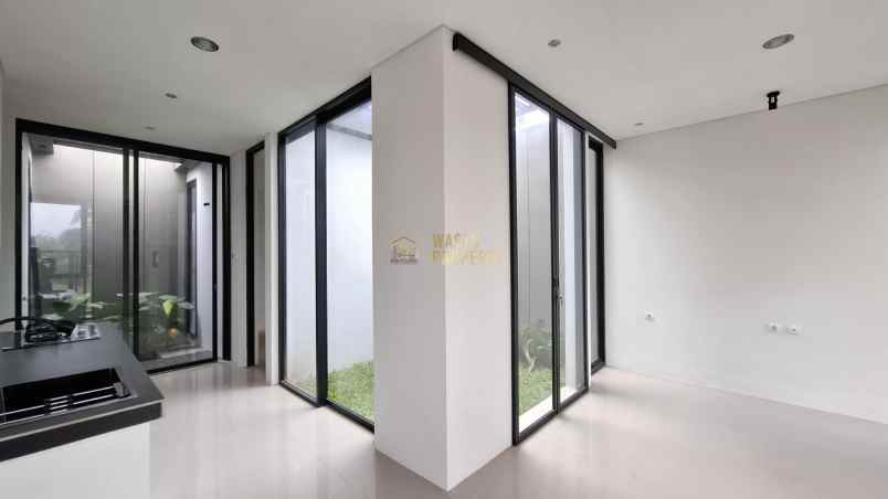 rumah modern tropis 6 menit dari pawon mbah gito