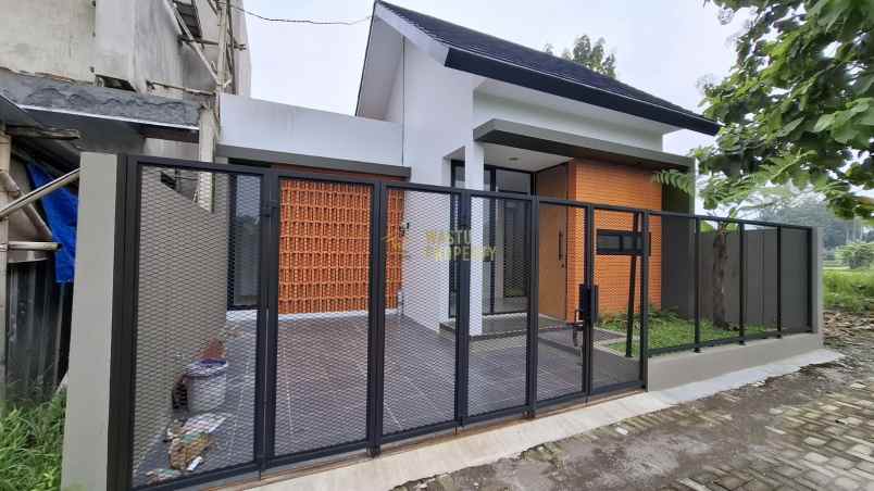 rumah modern tropis 6 menit dari pawon mbah gito