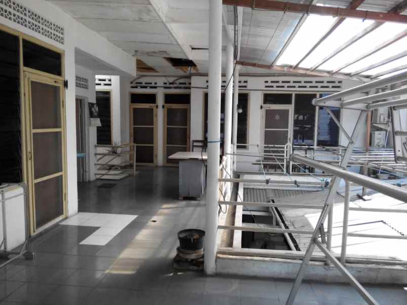 rumah putro agung surabaya row jalan 2 mobil