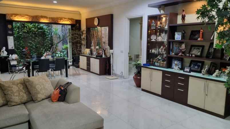 rumah regency 21 semi furnish carport 3 mobil