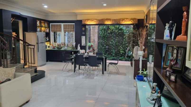 rumah regency 21 semi furnish carport 3 mobil