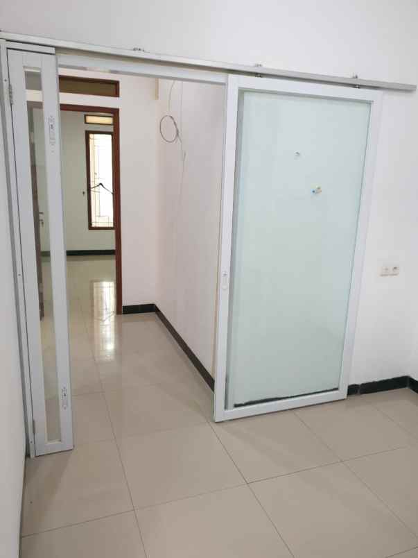 rumah second 1 5 lt dalam cluster di beji depok