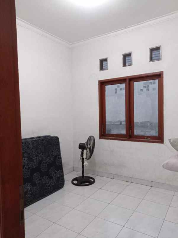 rumah siap huni 2 lantai 2 9 milyar di bekasi selatan