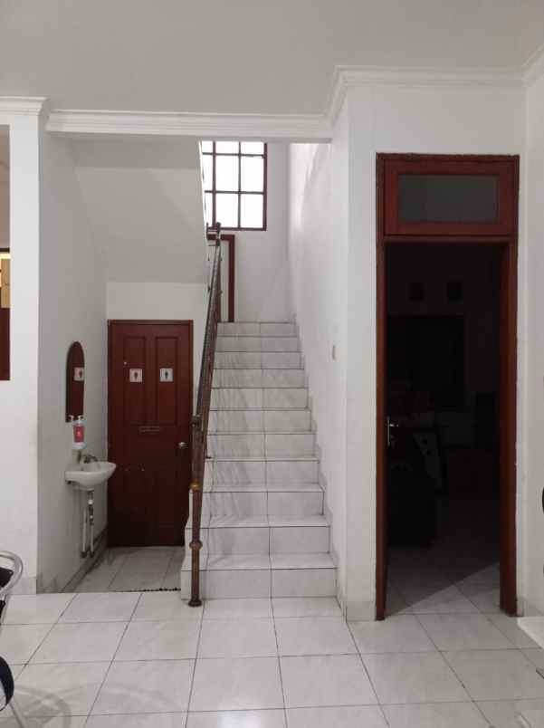 rumah siap huni 2 lantai 2 9 milyar di bekasi selatan