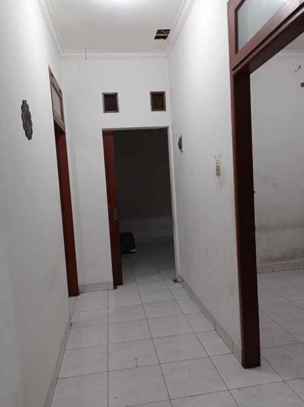 rumah siap huni 2 lantai 2 9 milyar di bekasi selatan