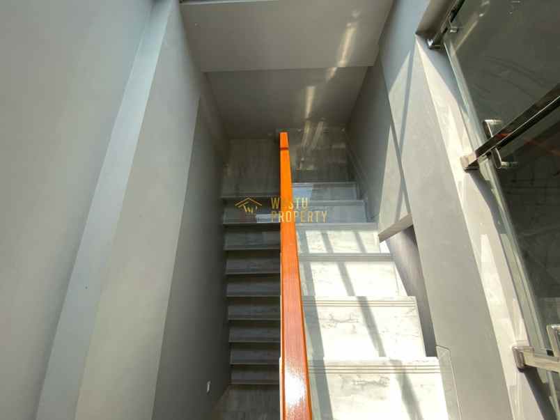 rumah siap huni kontemporer 2 lantai dekat bandara yia