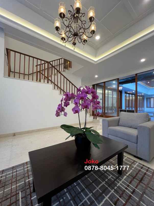 rumah super mewah di kemang dalam jakarta selatan