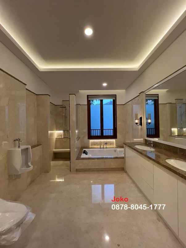 rumah super mewah di kemang dalam jakarta selatan