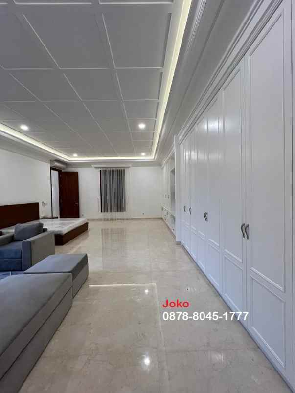 rumah super mewah di kemang dalam jakarta selatan