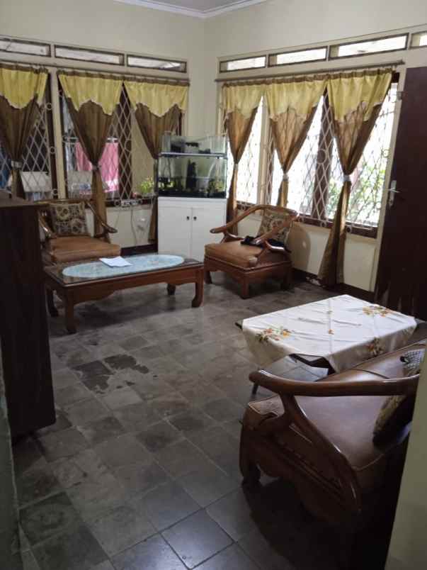 rumah tanah luas untuk kostan pd pinang jaksel