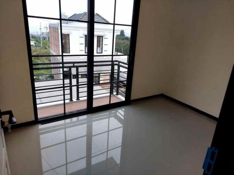 rumah villa grand arjuna karangploso malang