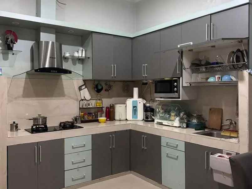 super hot rumah 2 lantai semi furnished di rawamangun