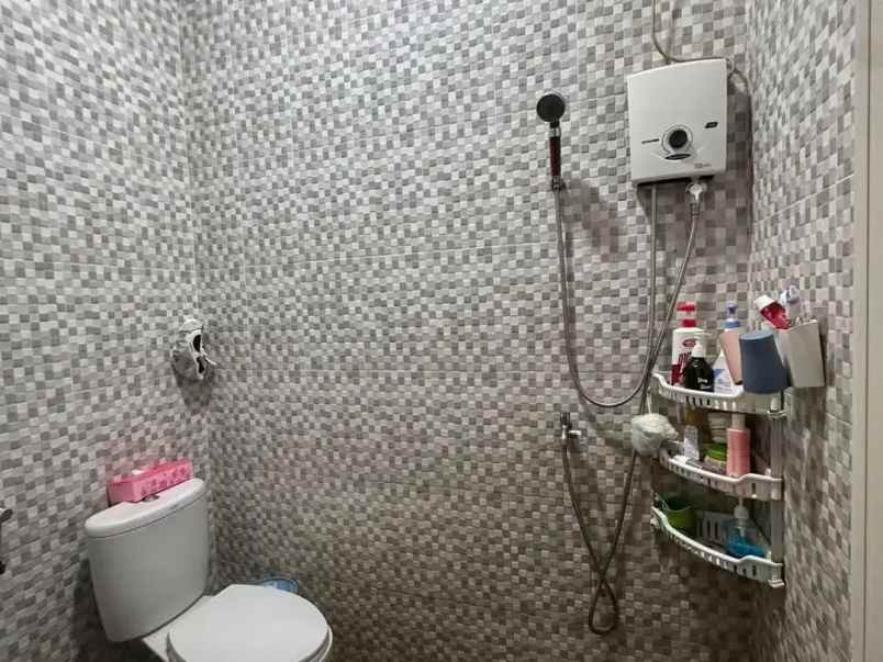 super hot rumah 2 lantai semi furnished di rawamangun