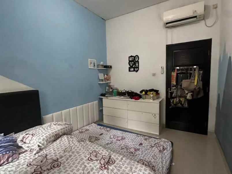 super hot rumah 2 lantai semi furnished di rawamangun