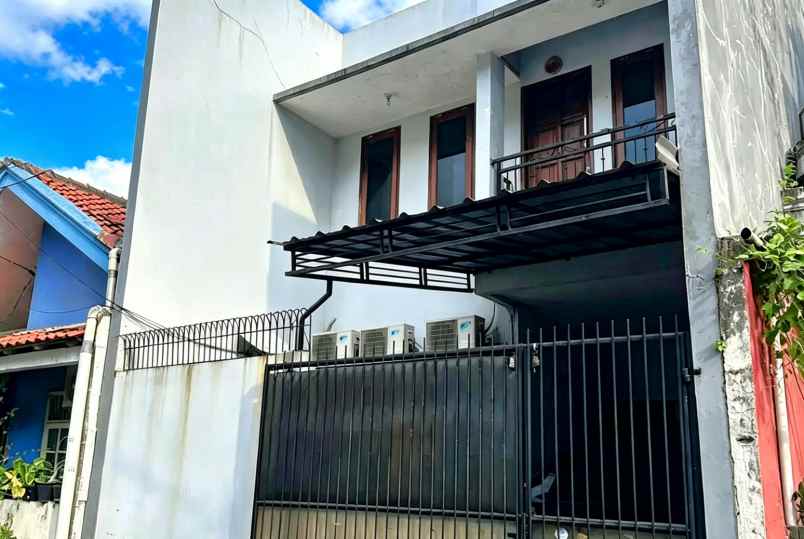 super hot rumah 2 lantai semi furnished di rawamangun