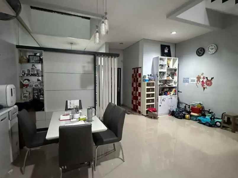 super hot rumah 2 lantai semi furnished di rawamangun