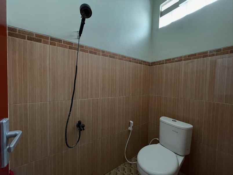 wow cuma 0 9 km ke pasar sleman rumah hook tepi aspal