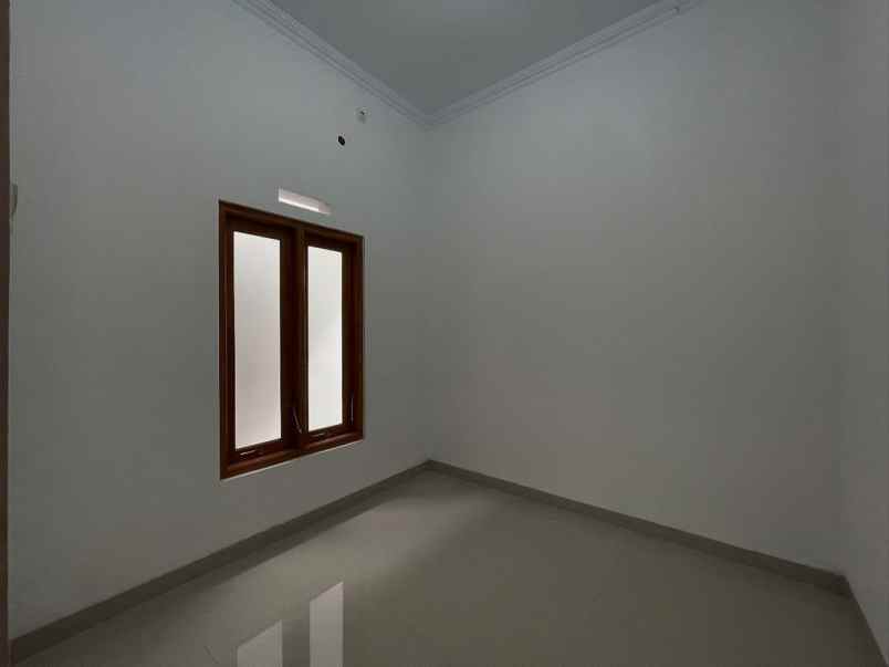 wow cuma 0 9 km ke pasar sleman rumah hook tepi aspal