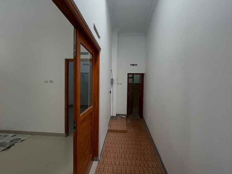 wow cuma 0 9 km ke pasar sleman rumah hook tepi aspal