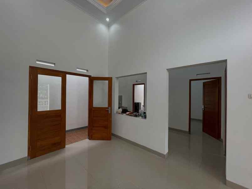 wow cuma 0 9 km ke pasar sleman rumah hook tepi aspal