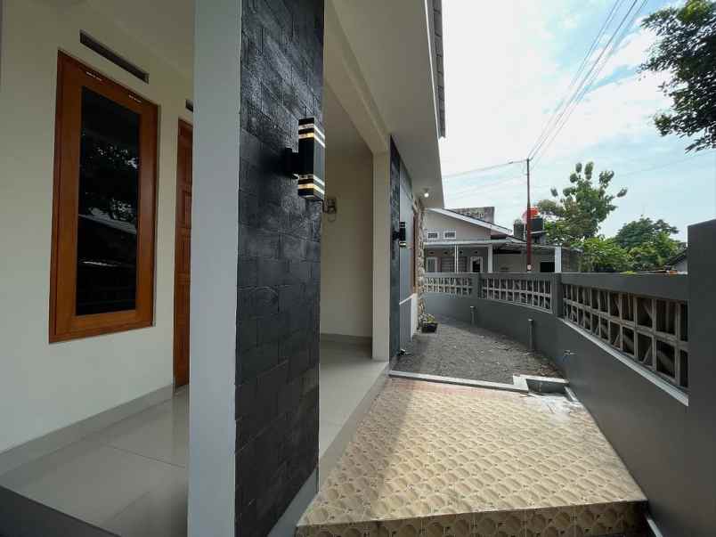 wow cuma 0 9 km ke pasar sleman rumah hook tepi aspal