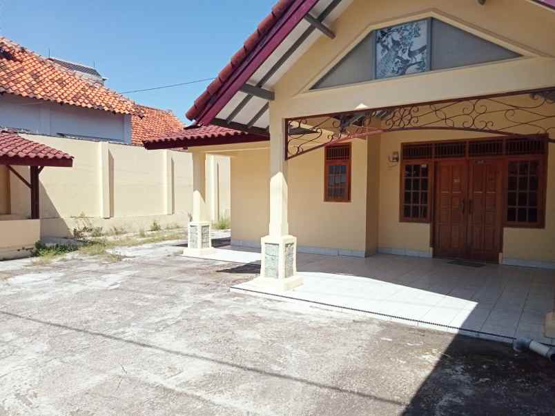 d jual rumah strategis siap huni