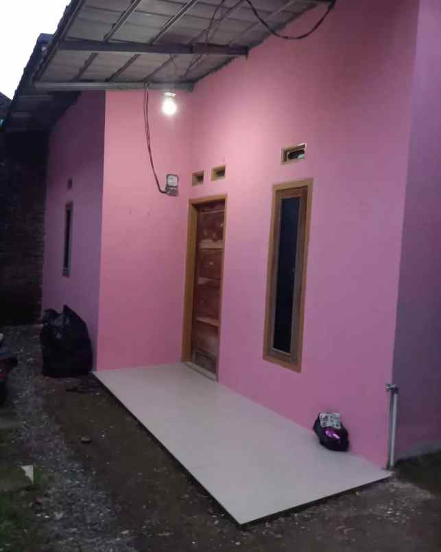 dijual 3 rumah yang di kontrakan