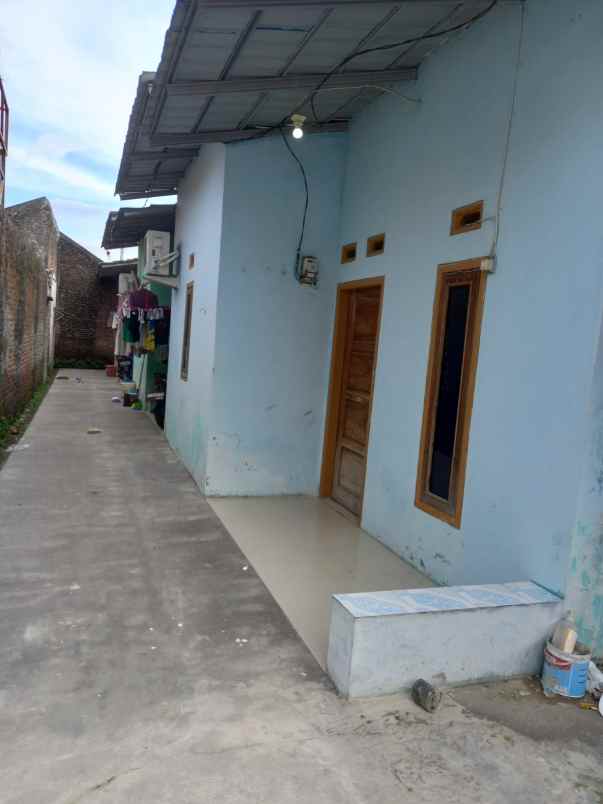 dijual 3 rumah yang di kontrakan