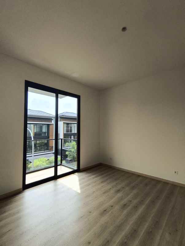 dijual cepat rumah laurel navapark bsd