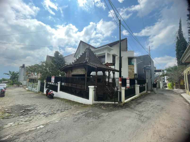 dijual home stay lokasi kawasan premium kota batu