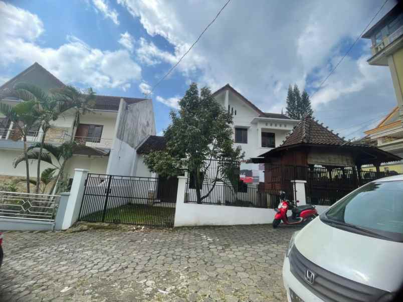 dijual home stay lokasi kawasan premium kota batu