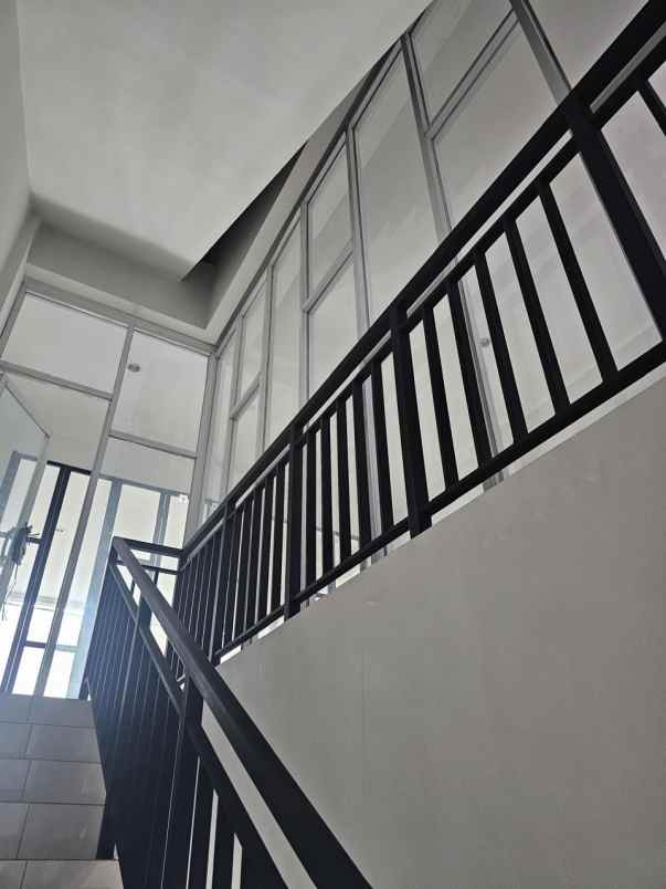dijual ruko 3 lantai burgundy summarecon bekasi