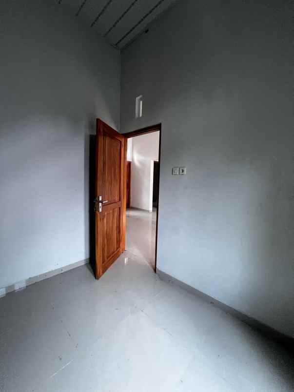 dijual rumah 0 5 km ke jl wates km 9