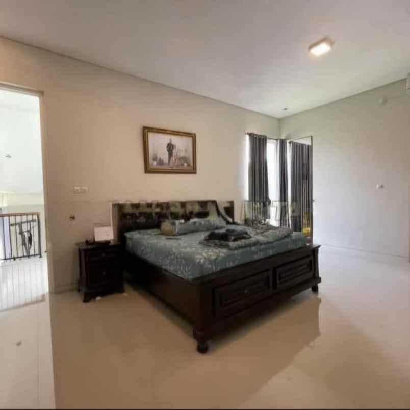 dijual rumah 2 lantai di bernady land slawu jember