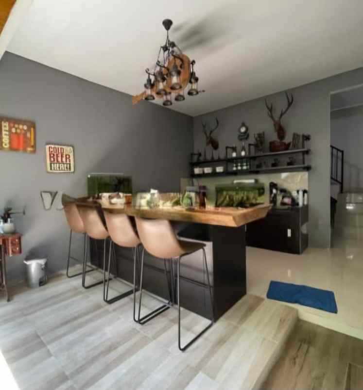 dijual rumah 2 lantai di bernady land slawu jember