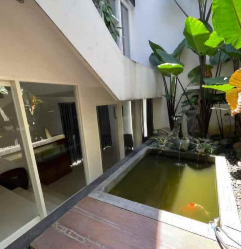 dijual rumah 2 lantai di bernady land slawu jember