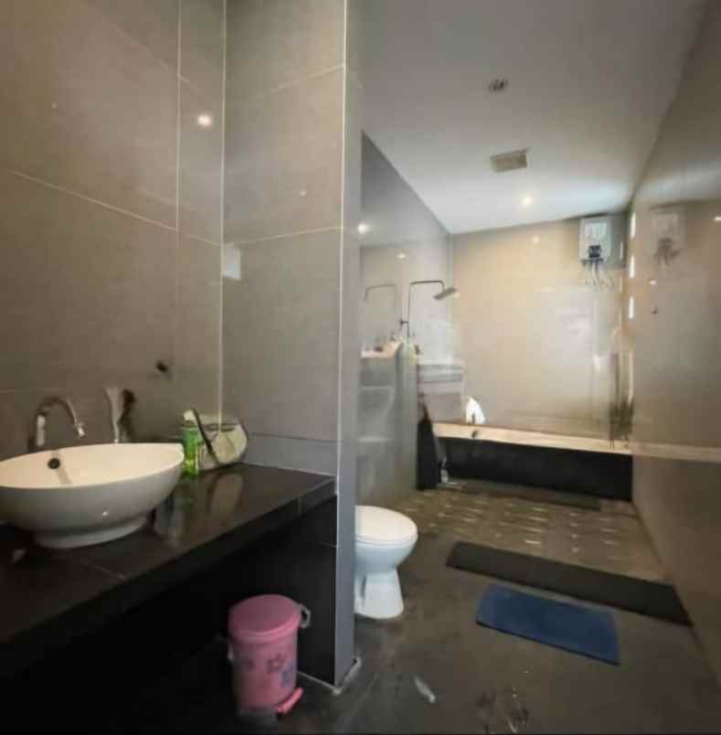 dijual rumah 2 lantai di bernady land slawu jember