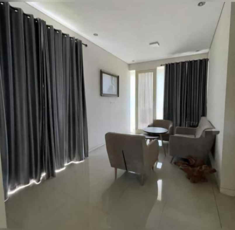 dijual rumah 2 lantai di bernady land slawu jember