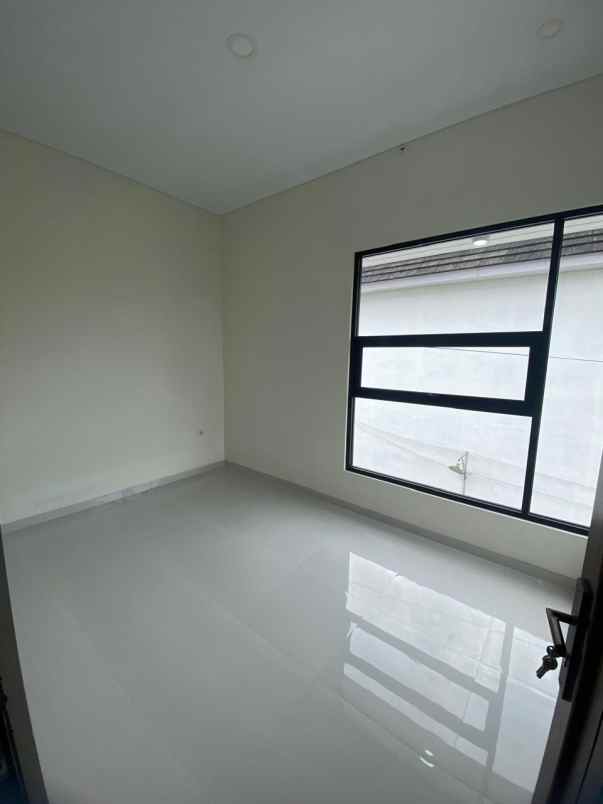 dijual rumah 300 meter pasar potorono