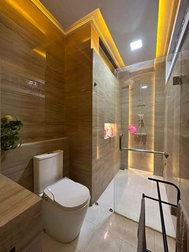 dijual rumah antapani