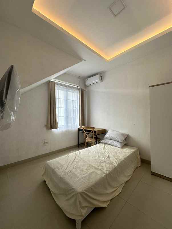 dijual rumah antapani