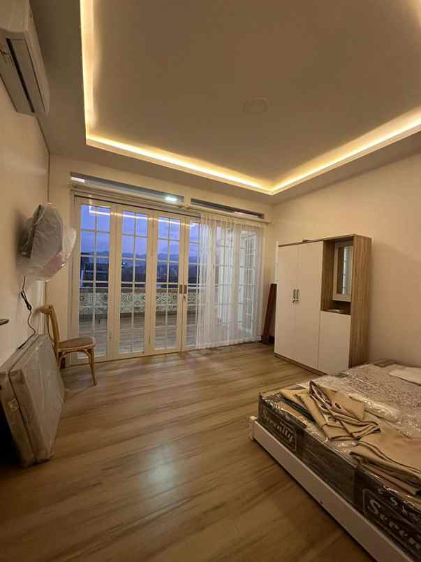 dijual rumah antapani