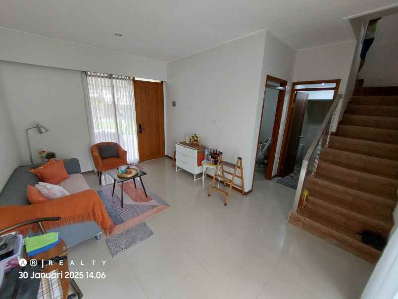 dijual rumah bali garden city view