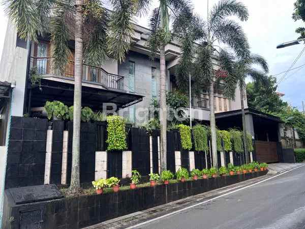 dijual rumah bambu apus cipayung