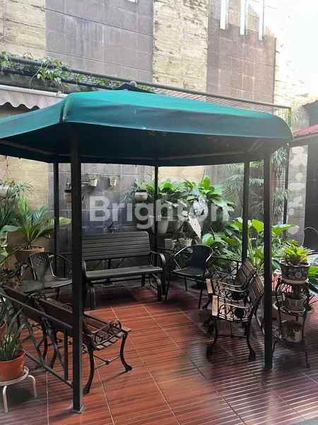 dijual rumah bambu apus cipayung