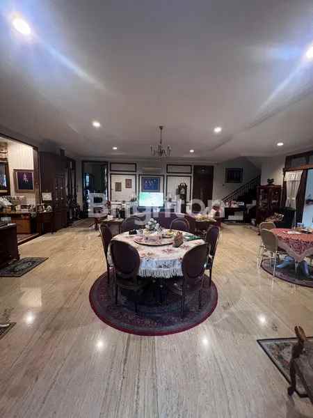 dijual rumah bambu apus cipayung