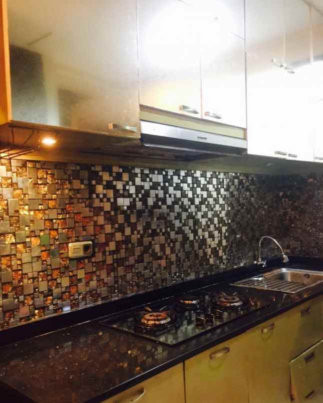 dijual rumah bambu apus pamulang